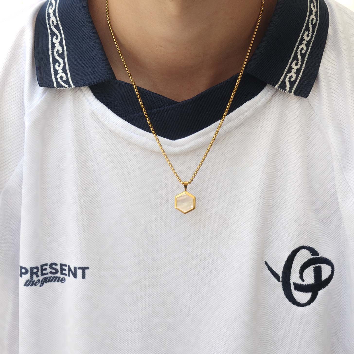HEXAGON PEARL NECKLACE (GOLD)